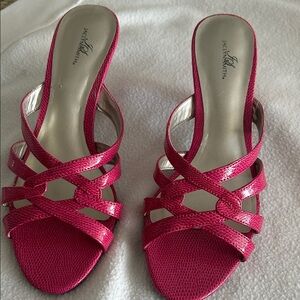 Jaclyn Smith Fuchsia Strappy Heels
